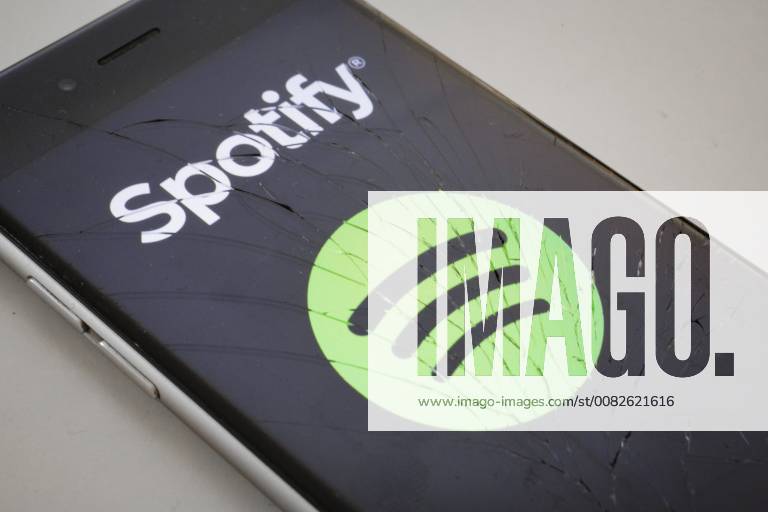 Das Logo des Musik Streaming Dienstes Spotify wird auf einem Smartphone angezeigt. Berlin, 03.04.2018. Berlin Deutschland