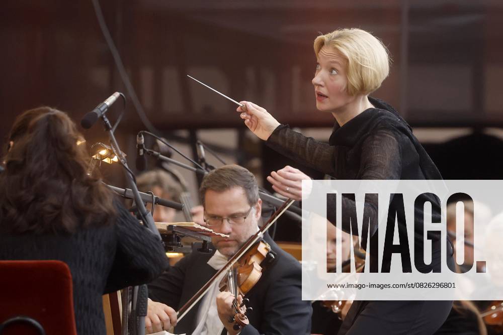 Bilder des Jahres 2025, Entertainment 07 Juli 17.07.2025, Classic open Air 2025, in Berlin, Gendarmenmarkt, Orchester des Konzerthaus Berlin, Dirigentin Joana Mallwitz, Berlin Deutschland, Germany