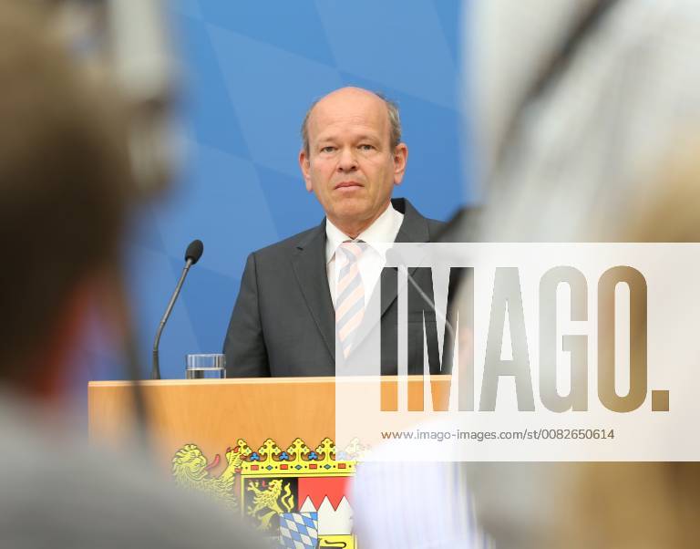 Munich, Bavaria, Germany - Burkhard Koerner speaks, in Munich, Germany, on April 5, 2018. The minister of interiour Joachim Herrmann and the President of the Verfassungsschutz ( Secret Service). They talked about Islamism, Right-wing extremism, left-wing extremism and cyber crminality. Munich Germany - ZUMAn230 20180405_zaa_n230_103