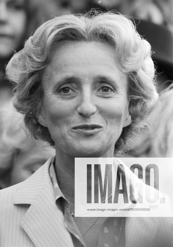 Archive - Bernadette Chirac aux vendanges des vignes du clos Montmartre à Paris, France, le 4 octobre 1982. Jean-Claude Woestelandt Bestimage Paris France