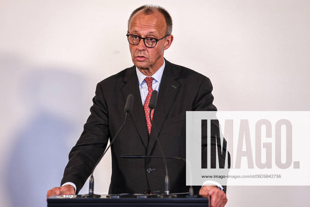 Bundeskanzler Friedrich Merz (CDU) besucht das Exzellenzkluster RESIST (Resolving Infection Susceptibility) Pressekonferenz mit Friedrich Merz (CDU), Bundeskanzler, nach dem Besuch in der MHH Hannover Medizinische Hochschule Hannover Niedersachsen, Hannover Germany