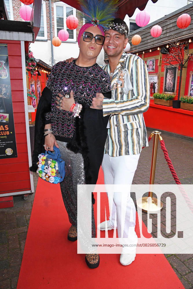 Julian F. M. Stöckel mit Freund Marcell Damaschke bei der Olivia Jones Kult Kieztouren Sommerparty, Grosse Freiheit 27 in Hamburg am 22.07.2025
