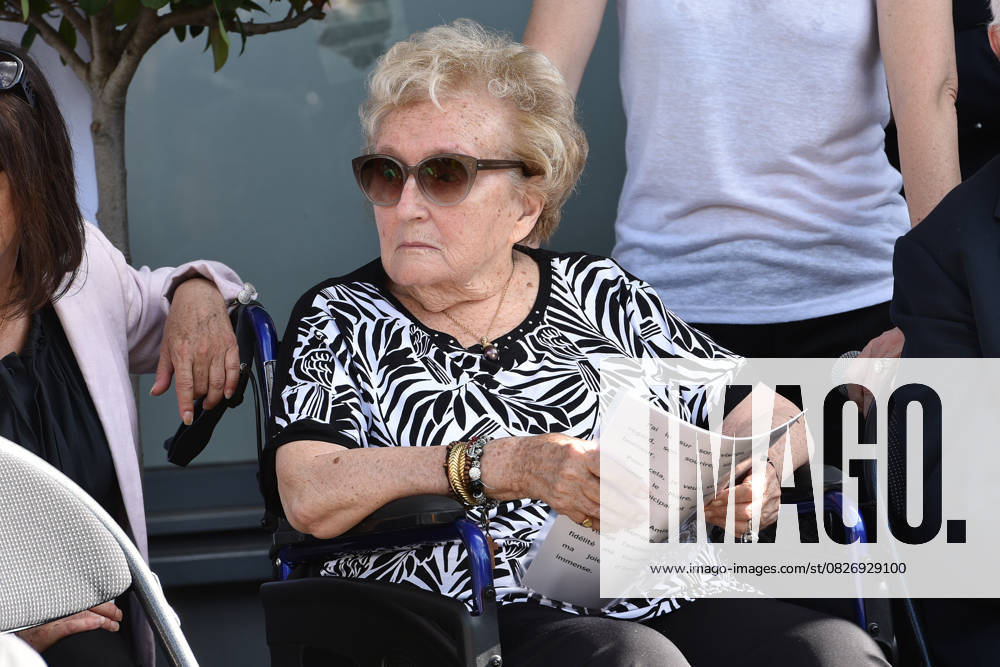 Inauguration de la rue Jacques et Bernadette Chirac, par la femme de l ancien président de la République, Bernadette Chirac (en fauteuil roulant) et sa fille Claude, à Brive-la-Gaillarde. Le 8 juin 2018 Former French First Lady Bernadette Chirac on a wheelchair on June 8, 2018 to inaugurate the avenue Jacques and Bernadette Chirac in Brive-la-Gaillarde, southwestern France. Brive-la-Gaillarde France