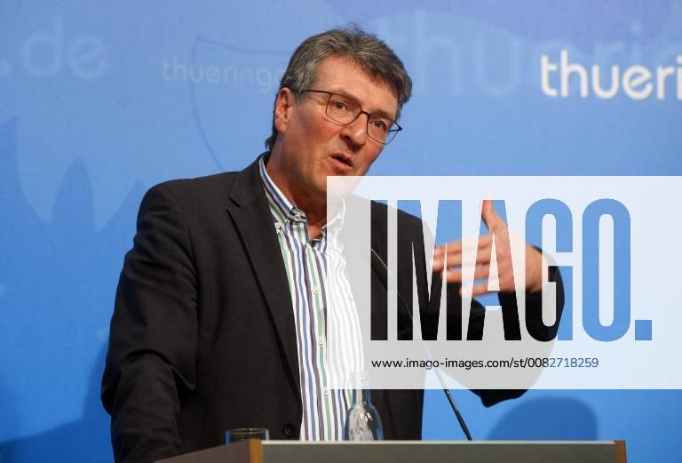 Erfurt Regierungsmedienkonferenz Thüringen Justizminister Dieter Lauinger stellt das Thüringer Justizvollzugskonzept vor.