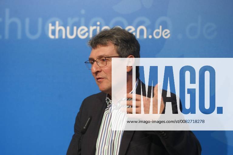 Erfurt Regierungsmedienkonferenz Thüringen Justizminister Dieter Lauinger stellt das Thüringer Justizvollzugskonzept vor.