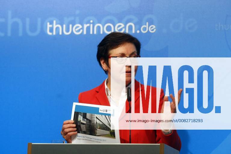 Erfurt Regierungsmedienkonferenz Thüringen Finanzministerin Heike Taubert mit der Bilanz der Finanzämter für das Jahr 2017. Am Ende der Konferenz gab sie ein Statement zur Grunsteuerentscheidung am Bundesverfassungsgerichthof in Karlsruhe