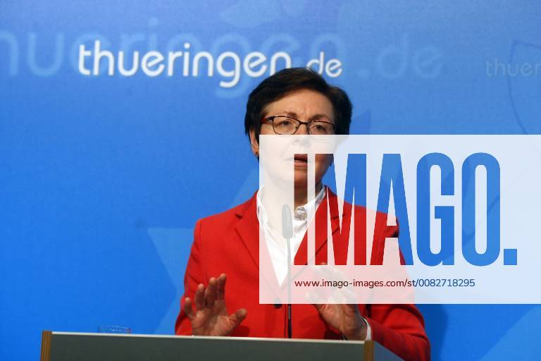 Erfurt Regierungsmedienkonferenz Thüringen Finanzministerin Heike Taubert mit der Bilanz der Finanzämter für das Jahr 2017. Am Ende der Konferenz gab sie ein Statement zur Grunsteuerentscheidung am Bundesverfassungsgerichthof in Karlsruhe