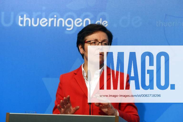 Erfurt Regierungsmedienkonferenz Thüringen Finanzministerin Heike Taubert mit der Bilanz der Finanzämter für das Jahr 2017. Am Ende der Konferenz gab sie ein Statement zur Grunsteuerentscheidung am Bundesverfassungsgerichthof in Karlsruhe