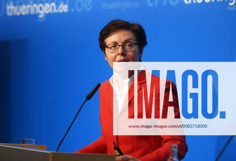 Erfurt Regierungsmedienkonferenz Thüringen Finanzministerin Heike Taubert mit der Bilanz der Finanzämter für das Jahr 2017. Am Ende der Konferenz gab sie ein Statement zur Grunsteuerentscheidung am Bundesverfassungsgerichthof in Karlsruhe