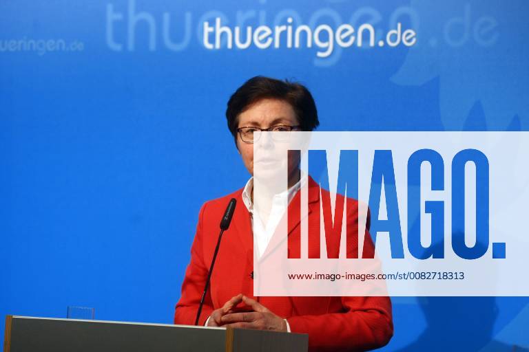 Erfurt Regierungsmedienkonferenz Thüringen Finanzministerin Heike Taubert mit der Bilanz der Finanzämter für das Jahr 2017. Am Ende der Konferenz gab sie ein Statement zur Grunsteuerentscheidung am Bundesverfassungsgerichthof in Karlsruhe