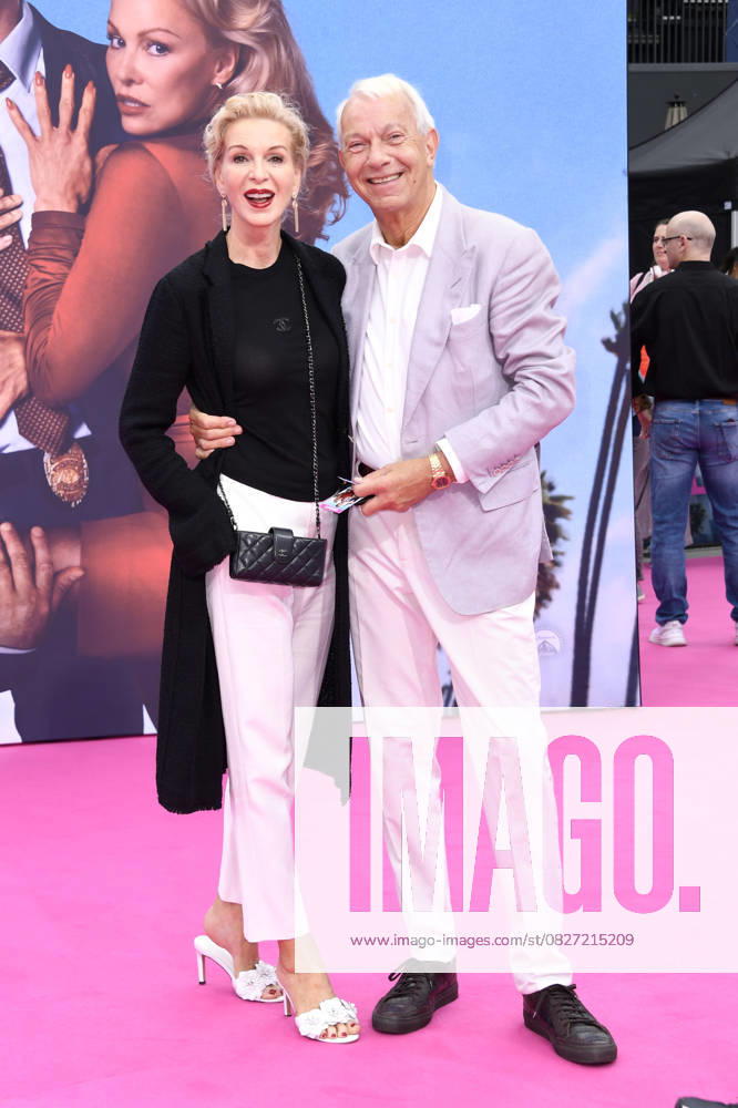 Grit Weiss und Jo Groebel bei der Deutschlandpremiere von DIE NACKTE KANONE in Berlin am 24.07.2025