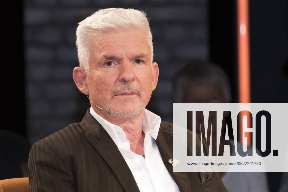 Heinz Strunk im Bild: Heinz Strunk - Autor - vor der Sendung. DEU, Bremen, Radio Bremen, 3nach9, Live-Aufzeichnung vom 04.07.2025. Ausstrahlung 25.07.2025.