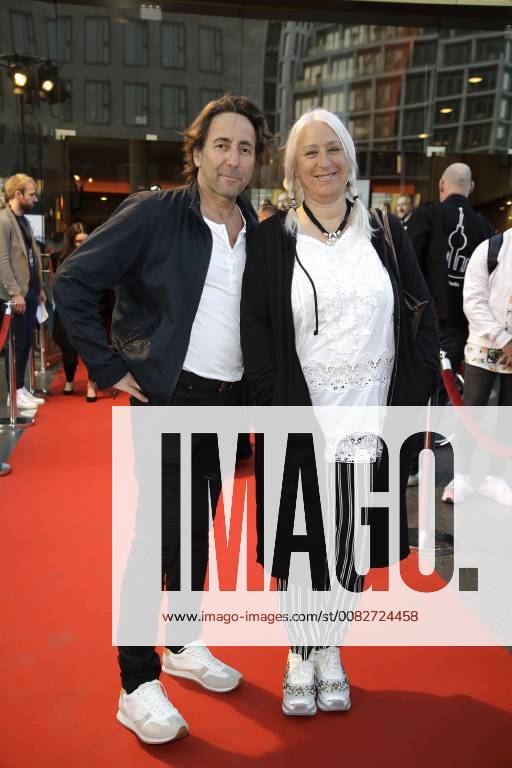 Dieter Landuris und seine Ehefrau Natascha bei der Das Etruskische Lächeln Film Premiere am 10.04.2018 in Berlin Das Etruskische Laecheln The Etruscan Smile Filmpremiere in Berlin, 2018
