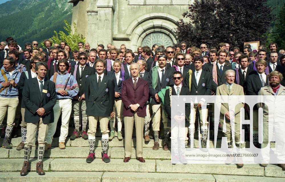 Archives - Edouard Balladur et sa femme Marie-Josèphe Delacour lors de la Fête des guides de Chamonix. Le 15 août 1993 Jean-Claude Woestelandt Bestimage Chamonix France