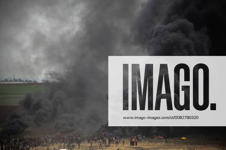Palestine: Protests begin along Gaza border Palestinians during a protest demanding the right to return to their homeland,third consecutive week, at the Israel border east of Jabalia in the Gaza City, April 13, 2018. Gaza Palestine Jabalia RamezxHabboub