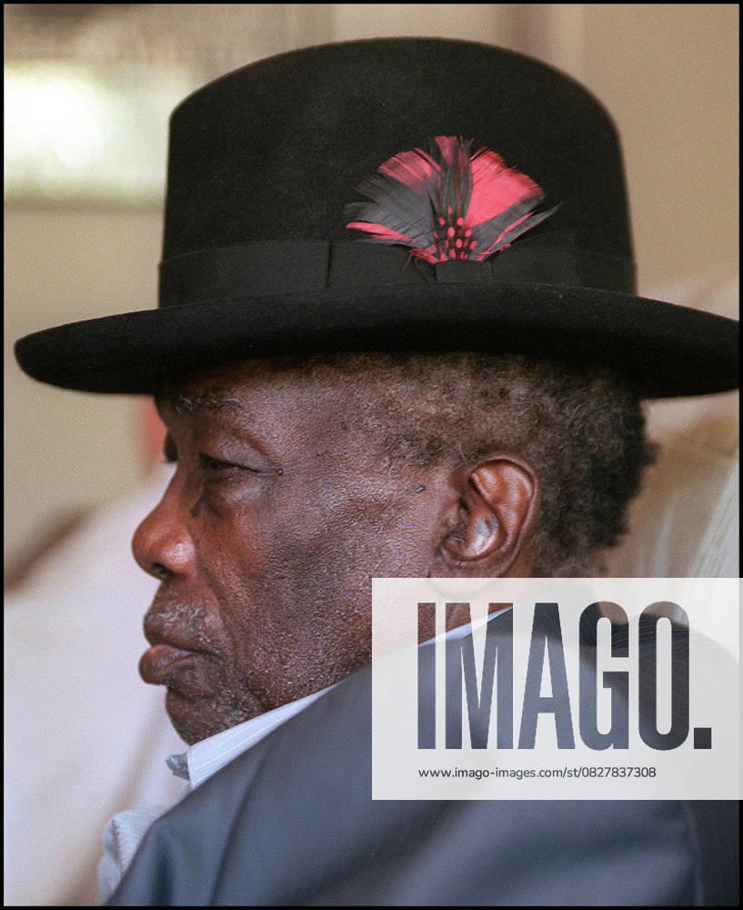John Lee Hooker Jun 04, 2001; Redwood City, CA, USA; John Lee Hooker at home in Redwood City on April 17, 1998 Redwood City CA USA