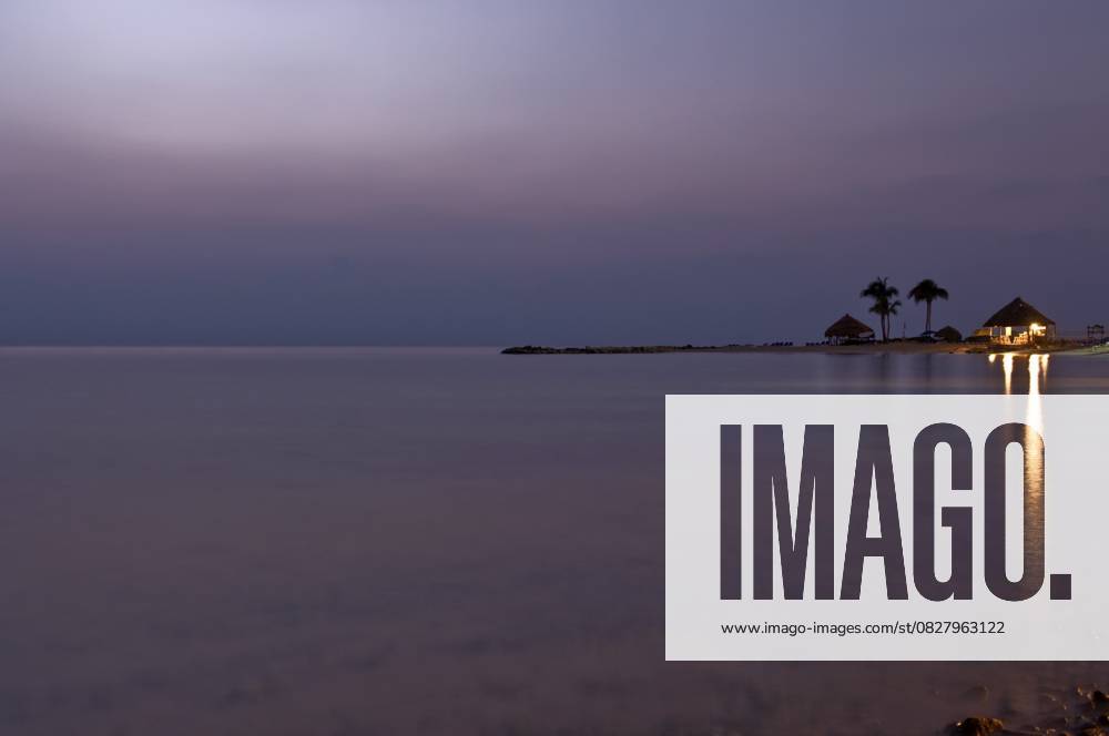 Dämmerung am Meer in Curacao Twilight by the sea in Curacao