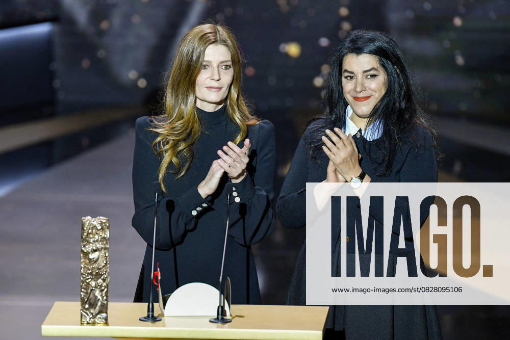 Chiara Mastroianni et Marjane Satrapi sur scène lors de la 46ème cérémonie des César à l Olympia à Paris le 12 mars 2021. Pierre Villard Pool Bestimage 46th Cesar Film Awards 2021 ceremony at Olympia in Paris on March 12th, 2021 Paris France