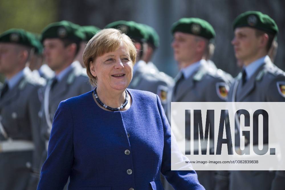 Berlin, Germany - German Chancellor Angela Merkel greets the soldiers of the guard of honour before meeting the Prime Minister of New Zealand Jacinda Ardern at the Chancellery in Berlin, Germany on April 17, 2018. Berlin Germany - ZUMAn230 20180417_zaa_n230_574