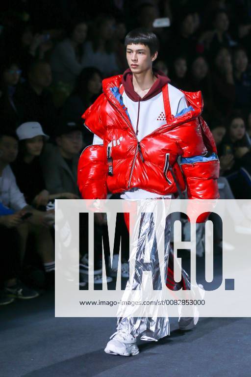 A model displays a creation of SPORTSWEAR by a graduate during a fashion show for graduation design works at Beijing Institute of Fashion Technology (BIFT) in Beijing, China, 18 April 2018. SPORTSWEAR fashion designs by BIFT graduates released in Beijing pbu787224_10