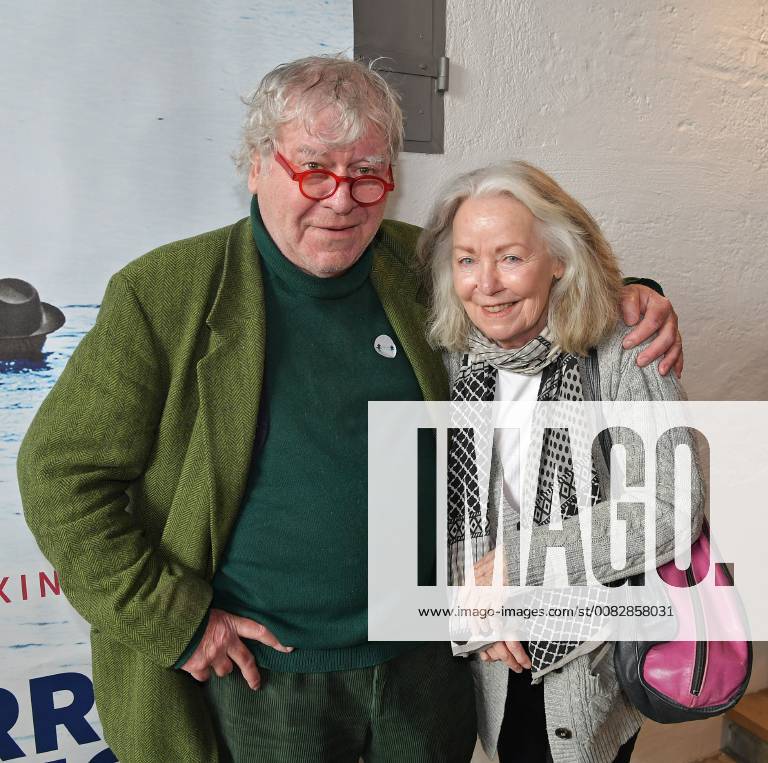 Weltpremiere Zwei Herren im Anzug im Kloster Andechs am 18. März 2018 Tilmann Spengler mit Daphne Wagner