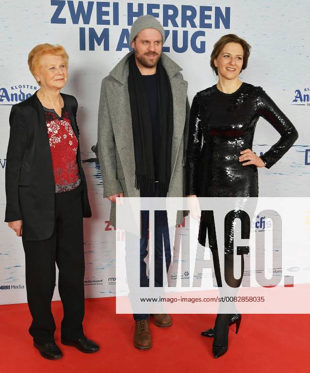 Weltpremiere Zwei Herren im Anzug im Kloster Andechs am 18. März 2018 Irm Hermann;Simon Donatz und Martina Gedeck