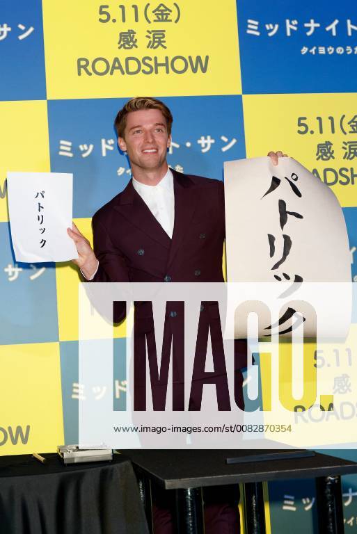 American actor Patrick Schwarzenegger writes his name in Japanese during the Japan premiere for the film Midnight Sun on April 19, 2018, Tokyo, Japan. Arnold Schwarzenegger s son visited Japan to promote his romantic movie Midnight Sun, which will be released in Japan on May 11. (gxta_patricks0004)