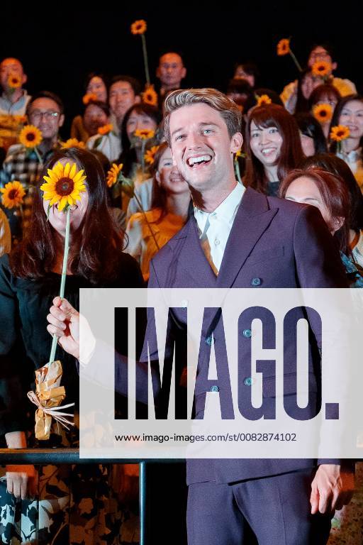 American actor Patrick Schwarzenegger poses for the cameras with the audience during the Japan premiere for the film Midnight Sun on April 19, 2018, Tokyo, Japan. Arnold Schwarzenegger s son visited Japan to promote his romantic movie Midnight Sun, which will be released in Japan on May 11. (gxta_patricks027)