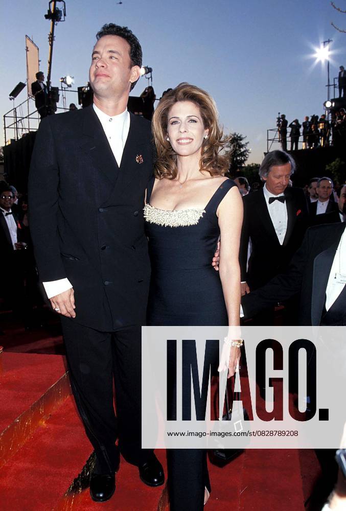 RITA WILSON Nov. 9, 2004 - K1036FB SD0327.67TH ANNUAL OSCAR AWARDS .TOM HANKS AND RITA WILSON. FITZROY BARRETT- 1995
