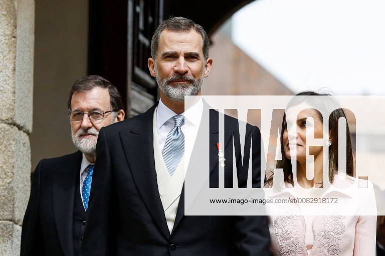 King Felipe VI of Spain (C), Queen Letizia (R) and Spanish Prime Minister, Mariano Rajoy (L), arrive to the Awarding Ceremony of the Cervantes Award 2017 in Madrid, Spain, 23 April 2018. Nicaraguan writer Sergio Ramirez is receiving the Cervantes 2017 Award. Cervantes Award 2017 !ACHTUNG: NUR REDAKTIONELLE NUTZUNG!