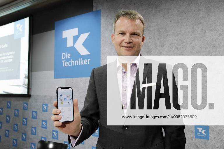 Berlin, Deutschland - TK stellt bundesweite elektronische Gesundheitsakte vor - Pressekonferenz zum Start der digitalen Gesundheitsakte, TK-Safe von TK und IBM. Foto: Dr. Jens Baas, Vorstandsvorsitzender der Techniker Krankenkasse, TK.