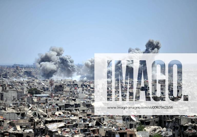 (180424) -- DAMASCUS, April 24, 2018 -- Photo taken on April 24, 2018 shows smoke rising from the Islamic State militant s positions in the Hajar al-Aswad neighbourhood, south of Damascus, Syria. The Syrian army is advancing in the battles against the Islamic State (IS) in southern Damascus, Syrian SANA news agency reported on Sunday. The infantry units of the Syrian army are advancing in the battle against IS in Hajar al-Aswad area in southern Damascus from several directions, capturing on the outskirts of that area, according to the report. ) (wtc) SYRIA-DAMASCUS-BATTLE-AGAINST-IS AmmarxSafarjalani