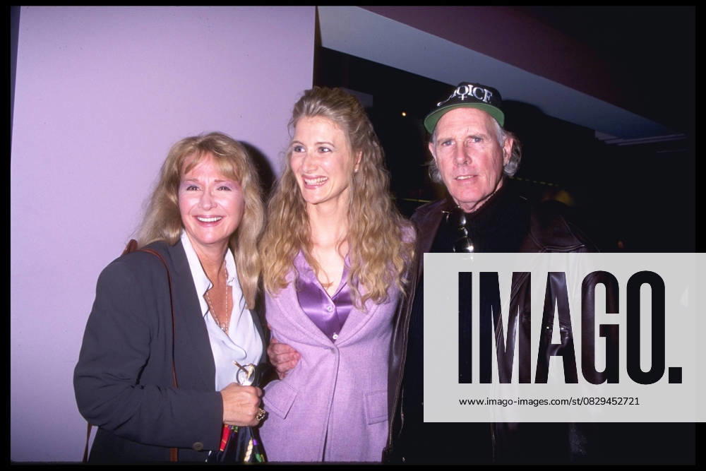 Citizen Ruth Premiere November 21, 1996; Hollywood, CA, USA; LAURA DERN with parents DIANE LADD and BRUCE DERN attends the premiere of Citizen Ruth. Hollywood California USA