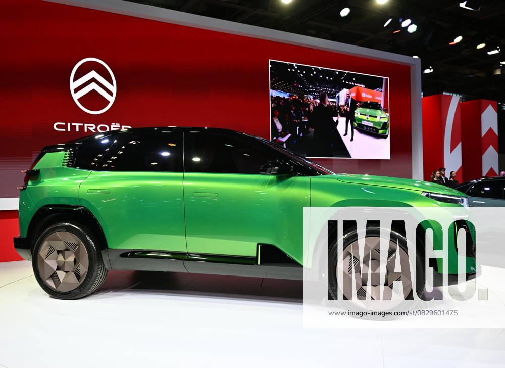 Paris Motor Show 2024 PARIS, FRANCE - OCTOBER 14: The Citroen C5 Aircross Concept car is on display during the Mondial de l Automobile (Paris Motor Show) at the Porte de Versailles Exhibition Center in Paris, France on October 14, 2024. France World. Editorial use only. Please get in touch for any other usage.