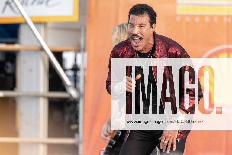 New Orleans, Louisiana, U.S - LIONEL RICHIE during 2018 New Orleans Jazz and Heritage Festival at Race Course Fair Grounds in New Orleans, Louisiana New Orleans U.S. - ZUMAs135 20180503_zap_s135_586