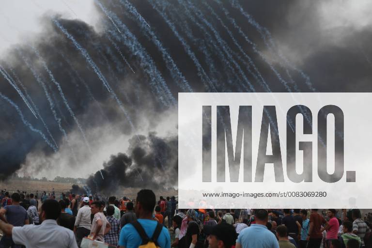 Gaza, Palestinian Territories, Palestine - Tear gas canisters are fired by Israeli forces at Palestinian demonstrators during a protest demanding the right to return to their homeland, at the Israel-Gaza border, east of Gaza City, May 4, 2018. Gaza Palestine - ZUMAn230 20180504_zaa_n230_118