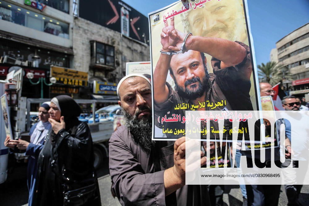 Protesters hold pictures of Palestinian prisoner Marwan Barghouti, who is serving a five life sentences and 40 years in Israeli prisons, during a protest demanding his release and the release of all prisoners in the city of Nablus. Nablus Palestine - ZUMAs197 20250820_aaa_s197_046