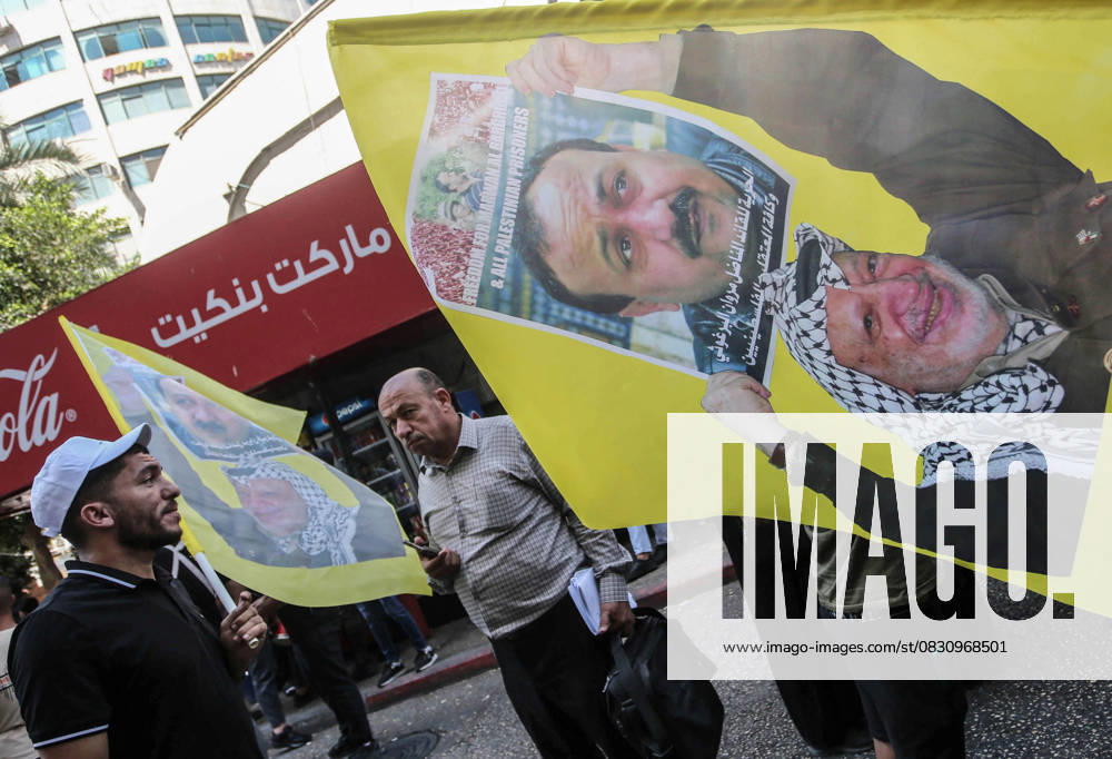 Protesters hold pictures of Palestinian prisoner Marwan Barghouti, who is serving five life sentences and 40 years in Israeli prisons, during a protest demanding his release and the release of all prisoners in the city of Nablus in the northern occupied West Bank. Nablus Palestine - ZUMAs197 20250820_aaa_s197_048