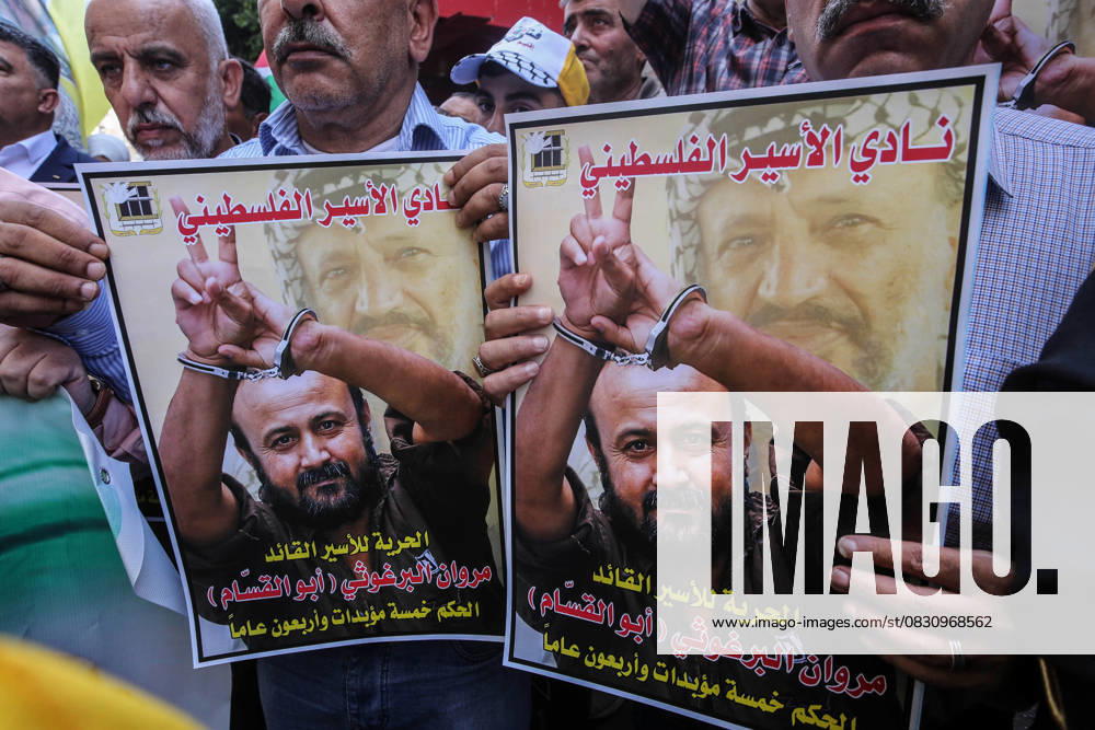Protesters hold pictures of Palestinian prisoner Marwan Barghouti, who is serving a five life sentences and 40 years in Israeli prisons, during a protest demanding his release and the release of all prisoners in the city of Nablus. Nablus Palestine - ZUMAs197 20250820_aaa_s197_055