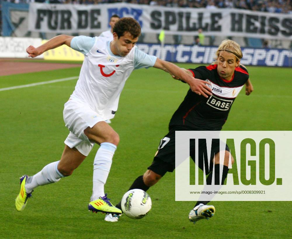 Fussball 3. Qualifikationsrunde UEFA Champions League FC Zürich - Standard Lüttich , Stadion Letzigrund. Bild zeigt Torschütze zum 1:0 Admir Mehmedi FC Zürich li.gegen Yoni Buyens Aktion Zweikampf