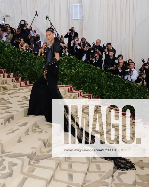 New York, NY, U.S. - 07 May 2018 - New York, New York - Bella Hadid. 2018 Metropolitan Museum of Art Costume Institute Gala: Heavenly Bodies: Fashion and the Catholic Imagination. Photo Credit: Christopher Smith AdMedia New York U.S. - ZUMAa123 20180507_zaa_a123_320