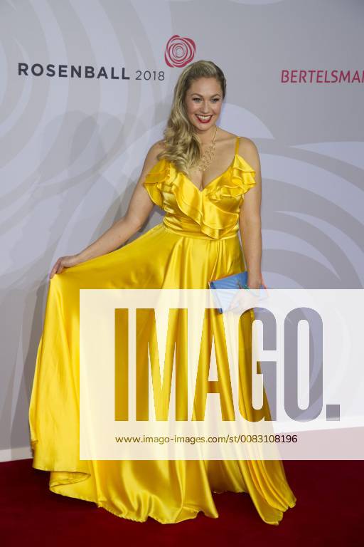Ruth MOSCHNER, Moderatorin, Roter Teppich, Red Carpet Show, Rosenball zugunsten der Stiftung Deutsche Schlaganfall-Hilfe, Festveranstaltung in Berlin