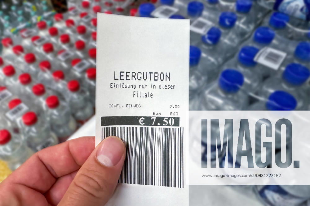 Ein Leergutbon über 7,50 Euro wird nach der Rückgabe von Pfandflaschen im Supermarkt ausgedruckt. Symbol für Recycling, Rückerstattung und nachhaltiges Pfandsystem im Handel.