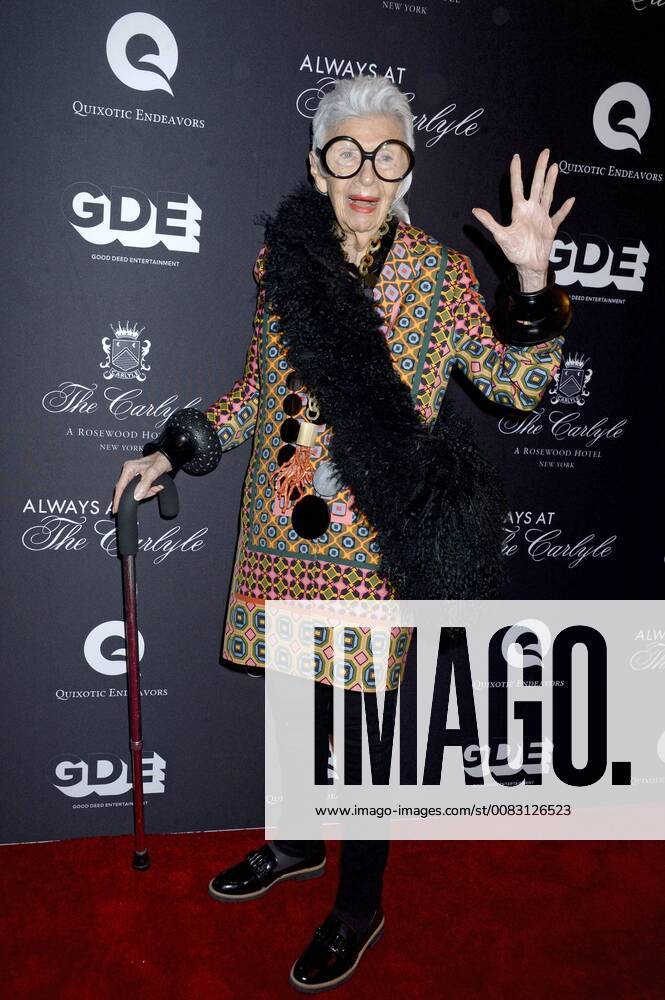 IMAGO ICONS: Iris Apfel Iris Apfel bei der Premiere des Dokumentarfilms Always at The Carlyle im Paris Theater. New York