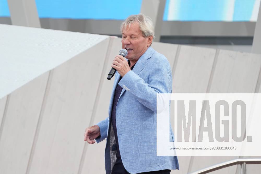 ZDF-Fernsehgarten 2025. Bernhard Brink im ZDF Fernsehgarten - Motto DISCOFOX am 24.08.2025 in Mainz. Mainz ZDF Fernsehgarten Rheinland-Pfalz