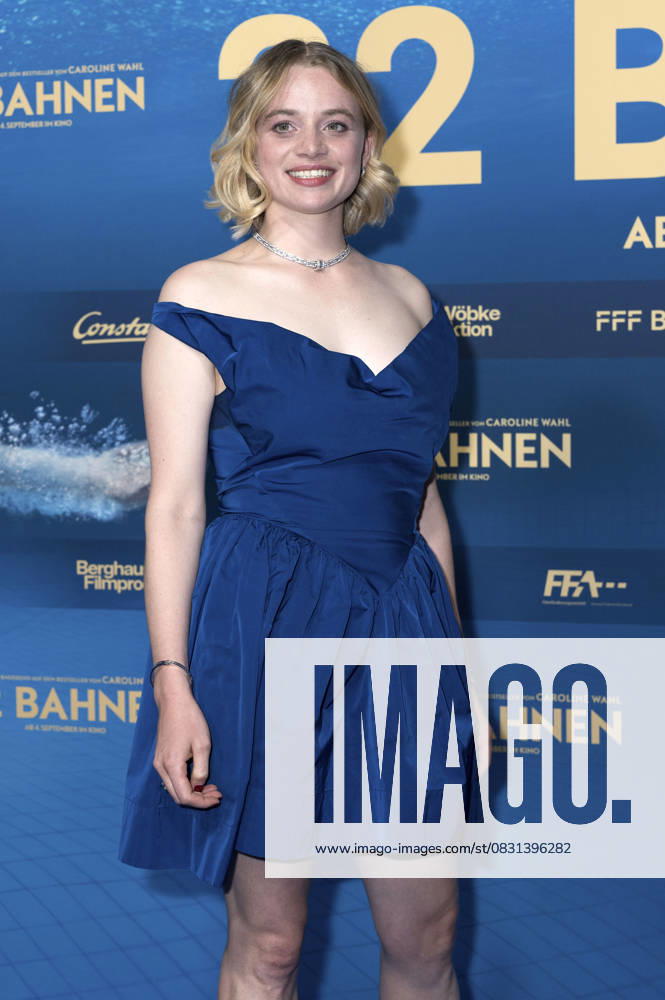 Luna Wedler bei der Premiere des Kinofilms 22 Bahnen in der Astor Film Lounge im Arri. München