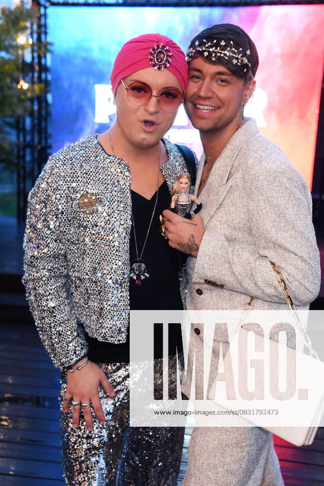 Julian F. M. Stöckel mit Freund Marcell Damaschke beim Premieren-Event von THE POWER by Joyn auf dem Alice Rooftop & Garden in Berlin am 28.08.2025