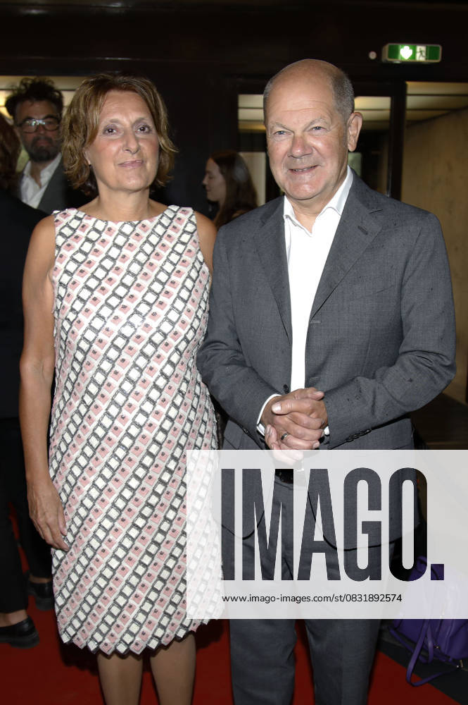 Olaf Scholz mit Ehefrau Britta Ernst bei der Saisoneröffnung der Berliner Philharmoniker 2025 2026 in der Philharmonie. Berlin