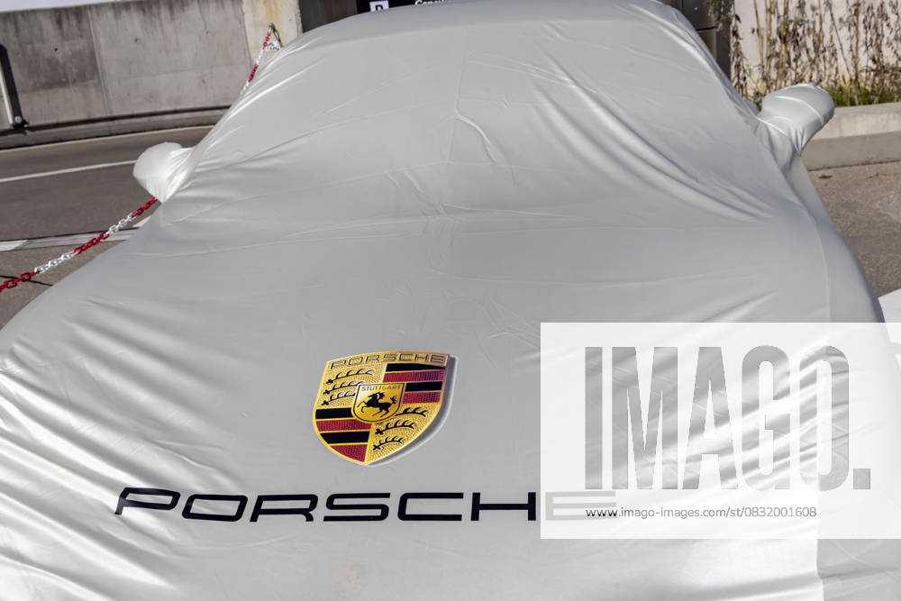 Porsche Zentrum Stuttgart. Fassade mit Logo des Automobilherstellers. Porsche Design Tower. 29.08.2025. Stuttgart, Baden-Württemberg, Deutschland