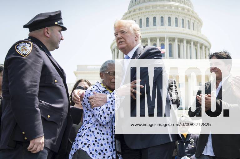 Themen der Woche KW20 President Donald Trump hugs Adrianna Valoy whose daughter New York Police Detective Miosotis Familia was killed in the line of duty, as he delivers remarks at the 37th Annual National Peace Officers Memorial Service at the U.S. Capitol Building on May 15, 2018 in Washington, D.C. WAP20180515318 KEVINxDIETSCH
